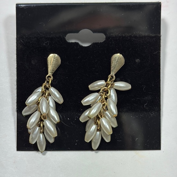 Pearl and Gold Earrings Set - Picture 5 of 5